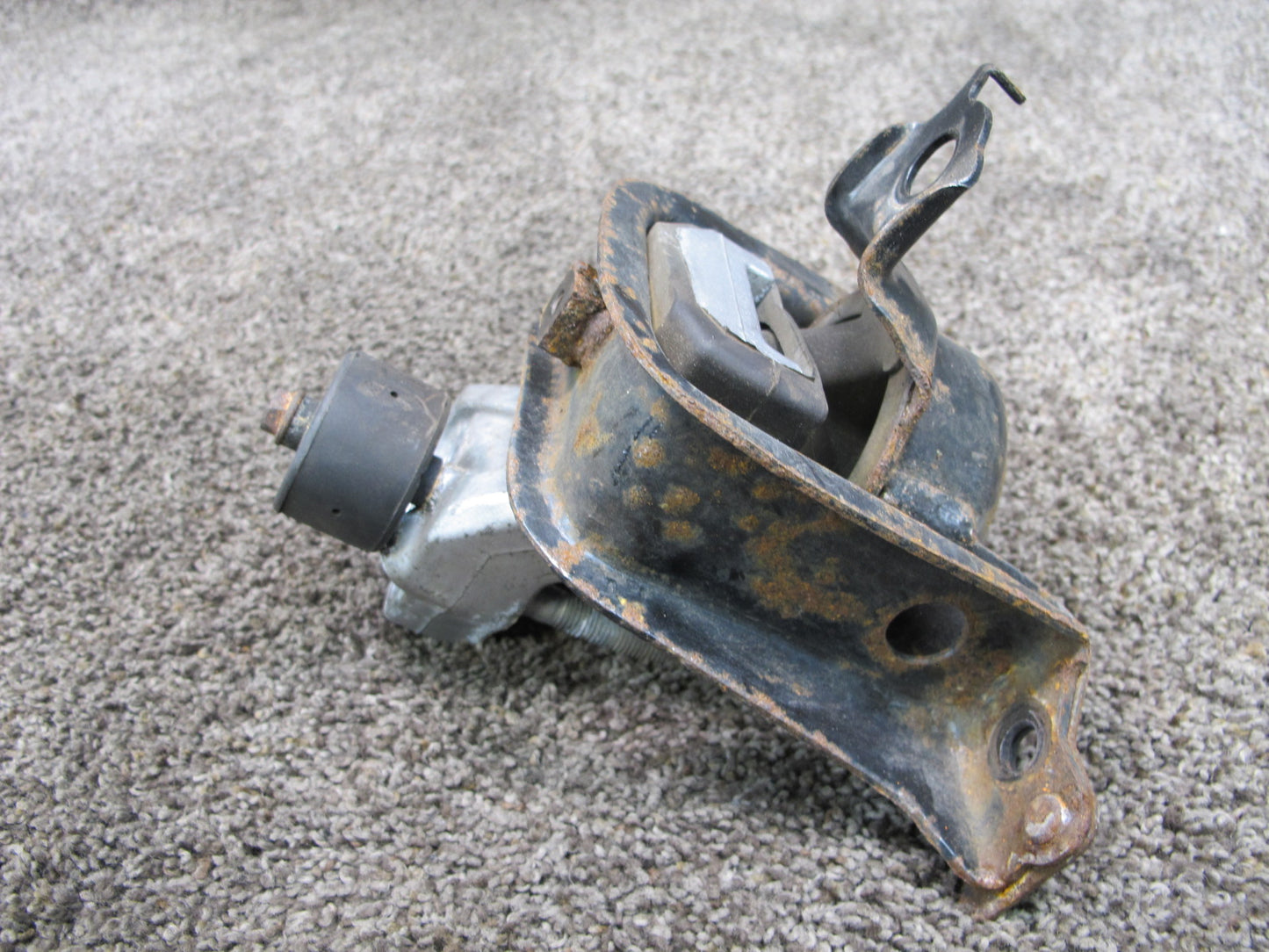 2004-2006 Scion xB Right Engine Motor Mount OEM