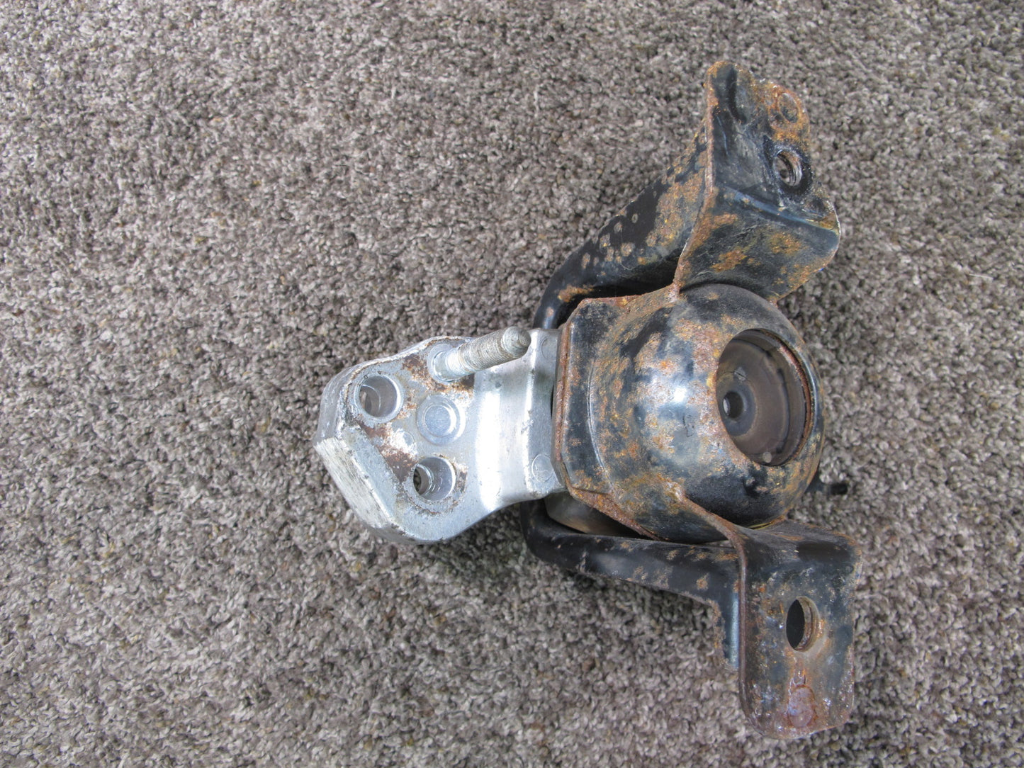 2004-2006 Scion xB Right Engine Motor Mount OEM
