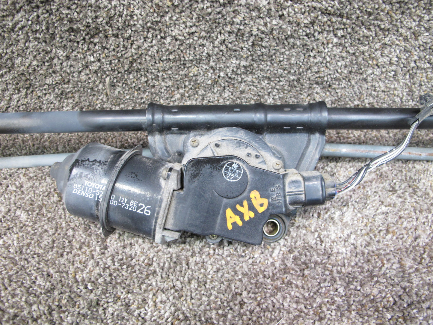 2004-2006 Scion xB Windshield Wiper Arm Linkage Assembly OEM