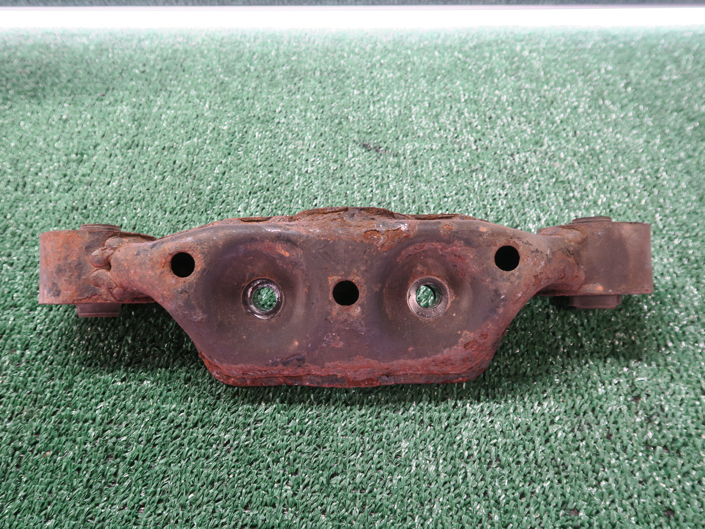2005-2009 Subaru Legacy Differential Carrier Crossmember OEM