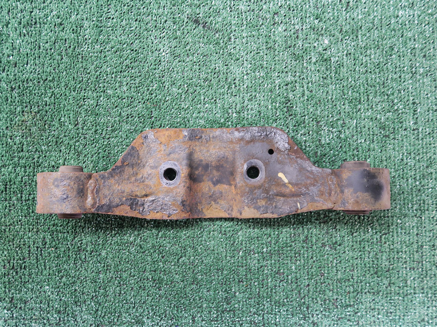 2005-2009 Subaru Legacy Differential Carrier Crossmember OEM