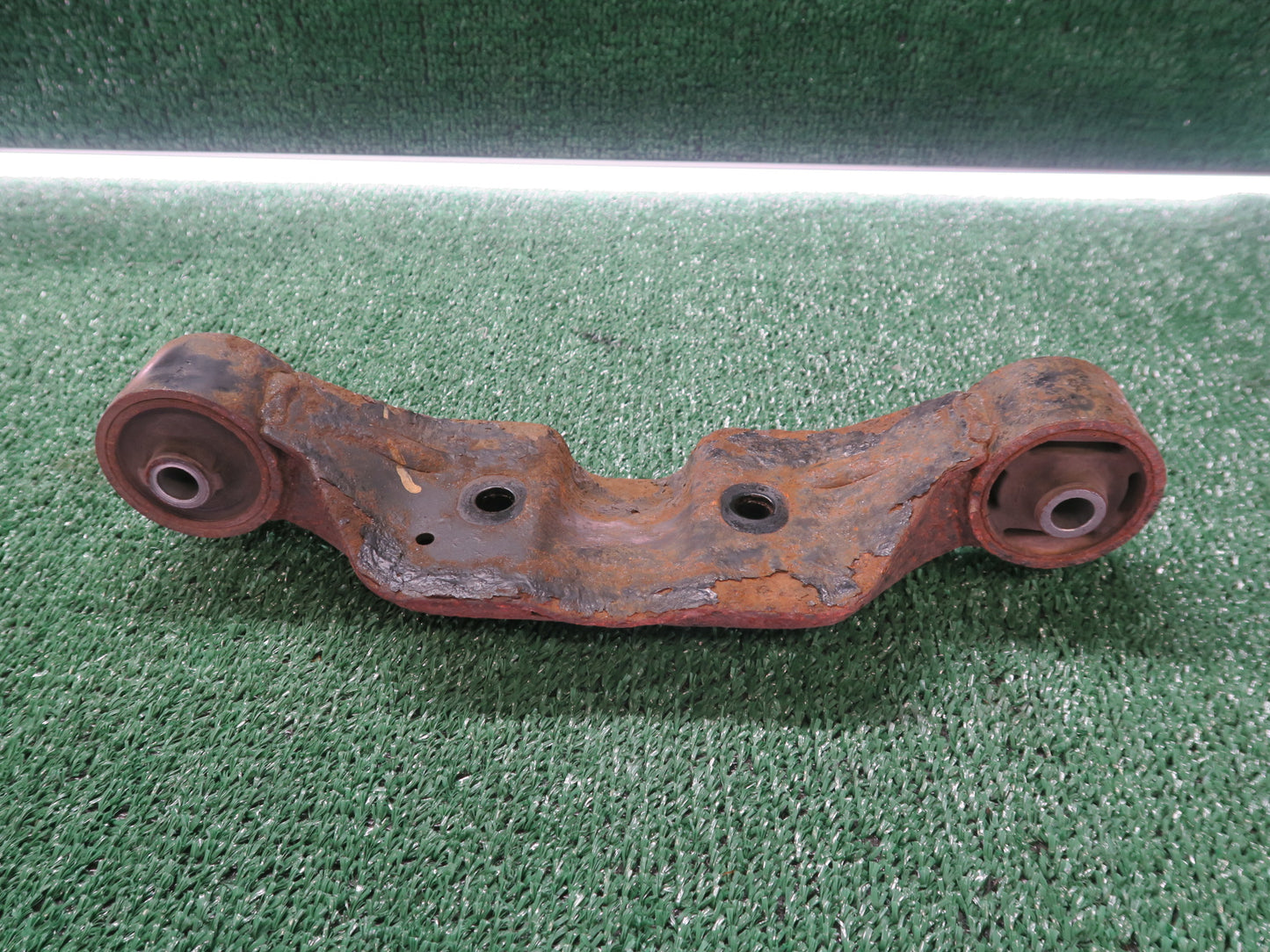 2005-2009 Subaru Legacy Differential Carrier Crossmember OEM