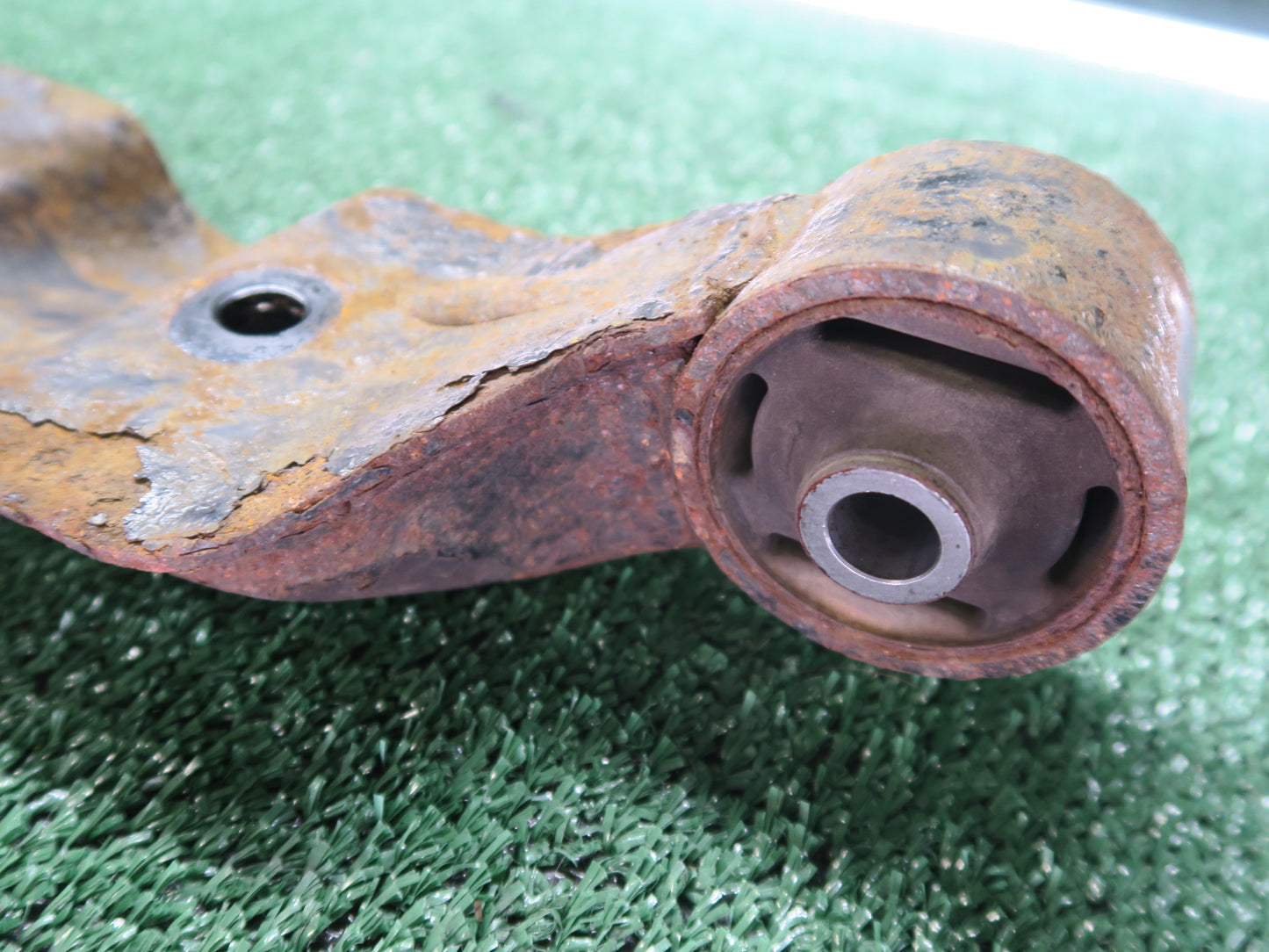 2005-2009 Subaru Legacy Differential Carrier Crossmember OEM