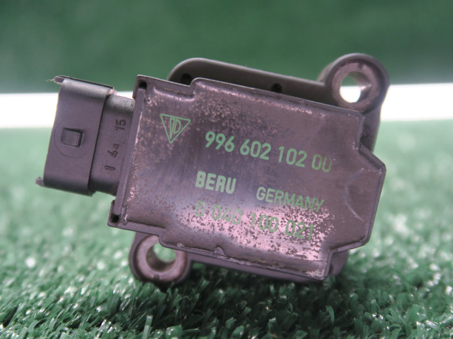 1997-2004 Porsche 911 (996) Ignition Coil Set of 6 996 602 102 00 Beru OEM