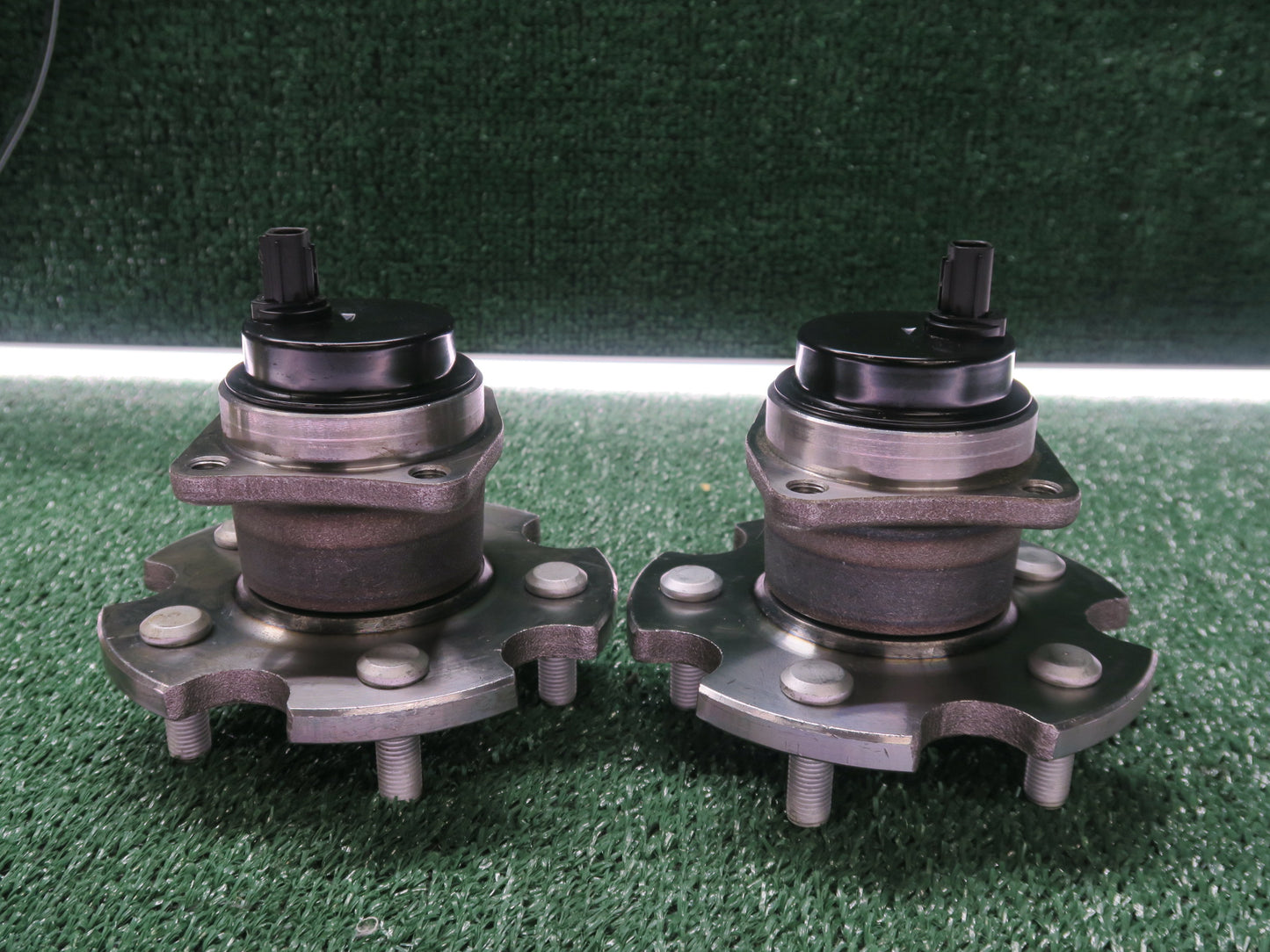 2009-2013 Toyota Matrix CRS Rear Wheel Hub Bearing Set of 2