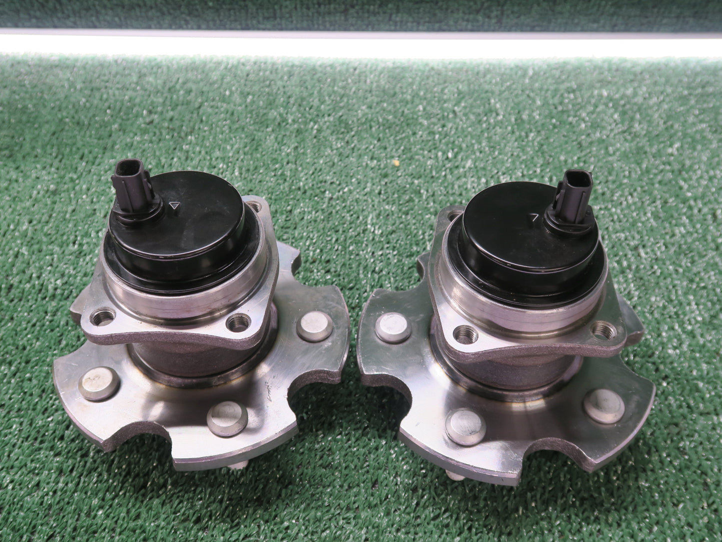 2009-2013 Toyota Matrix CRS Rear Wheel Hub Bearing Set of 2
