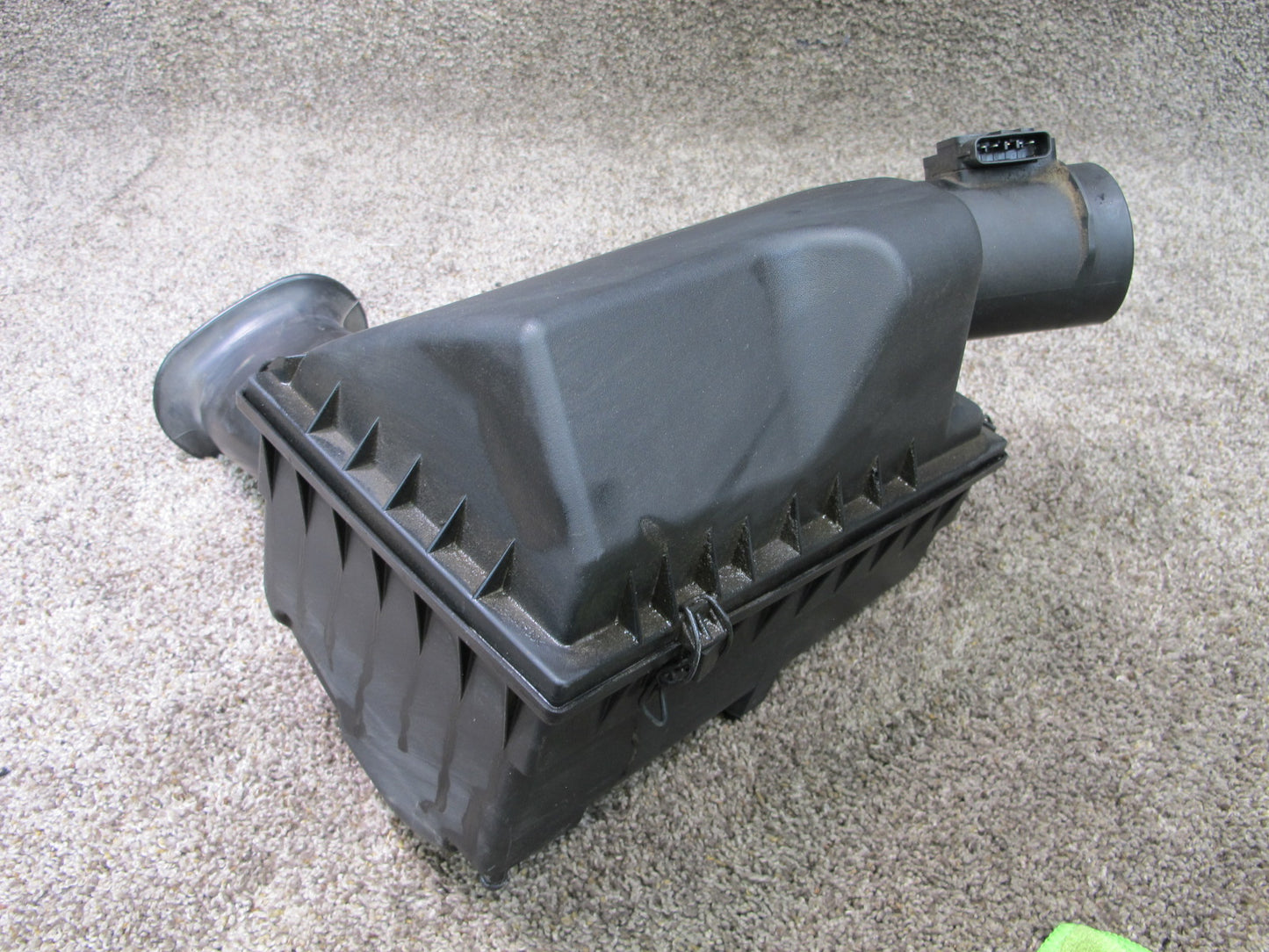 03-06 Jaguar X100 XK8 Air Intake Cleaner Filter Box Assembly w Sensor OEM