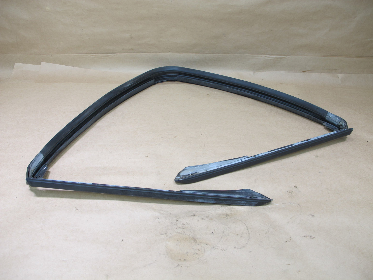 2005-2008 Porsche Boxster 987 Front Windshield Weatherstrip Rubber Seal