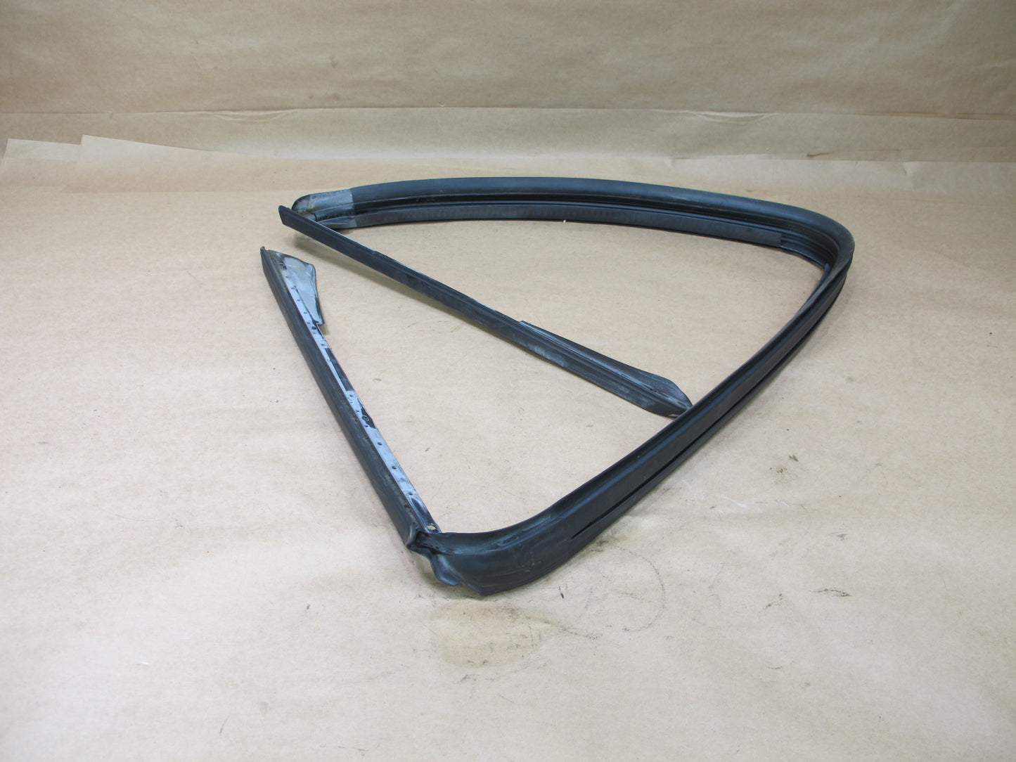 2005-2008 Porsche Boxster 987 Front Windshield Weatherstrip Rubber Seal