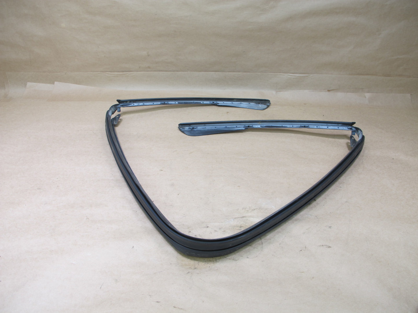 2005-2008 Porsche Boxster 987 Front Windshield Weatherstrip Rubber Seal