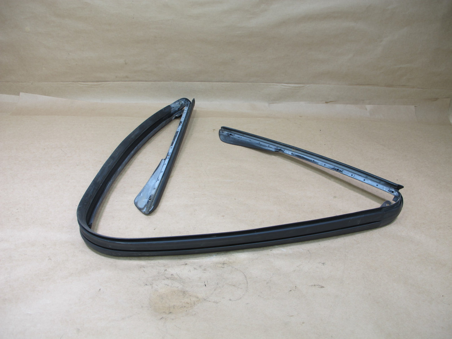 2005-2008 Porsche Boxster 987 Front Windshield Weatherstrip Rubber Seal