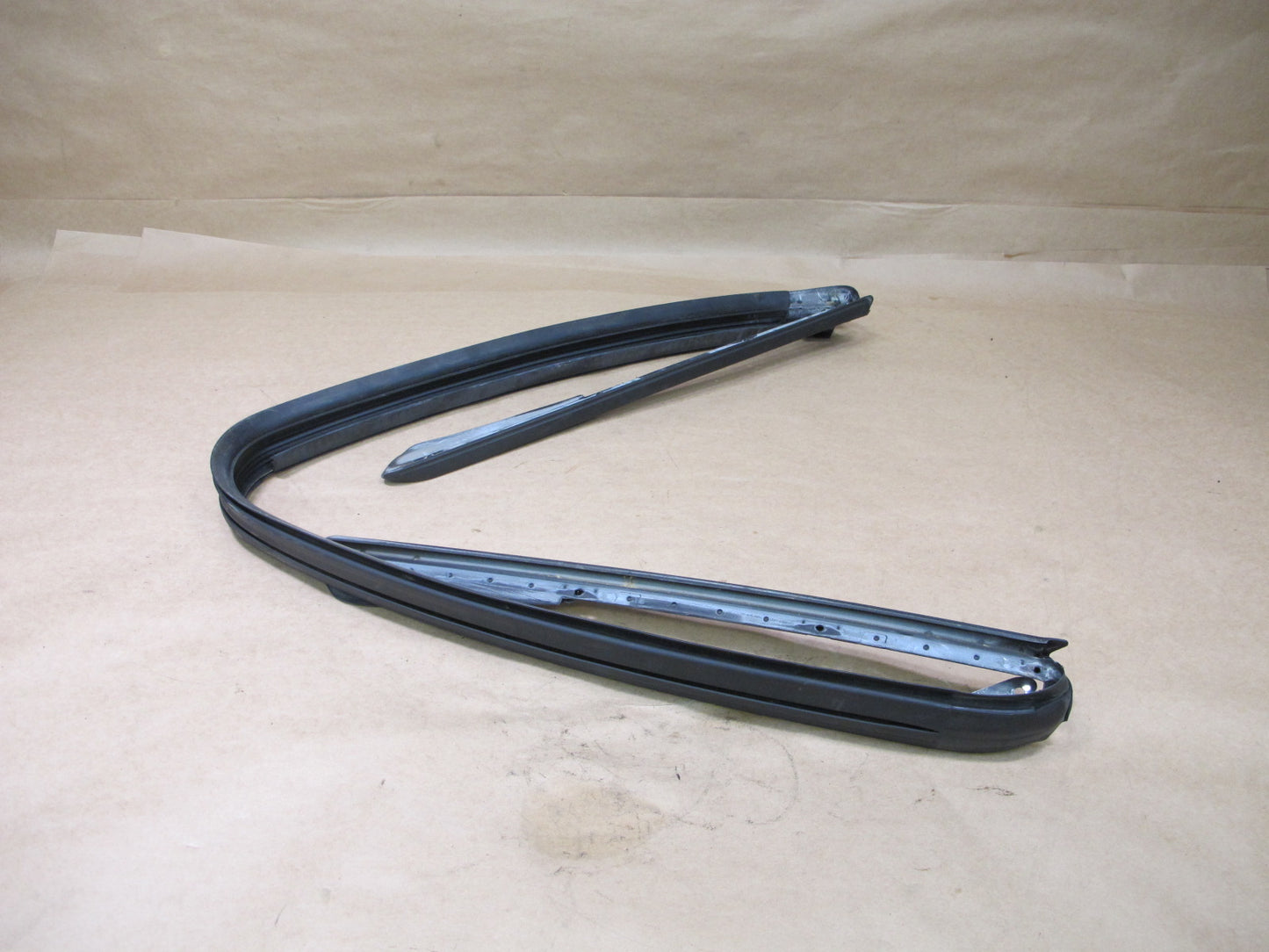 2005-2008 Porsche Boxster 987 Front Windshield Weatherstrip Rubber Seal