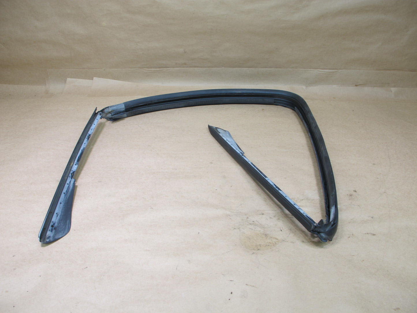 2005-2008 Porsche Boxster 987 Front Windshield Weatherstrip Rubber Seal