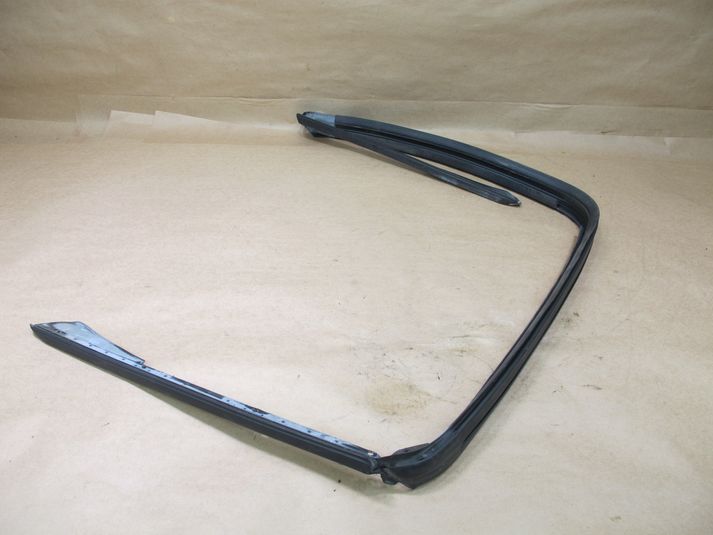 2005-2008 Porsche Boxster 987 Front Windshield Weatherstrip Rubber Seal