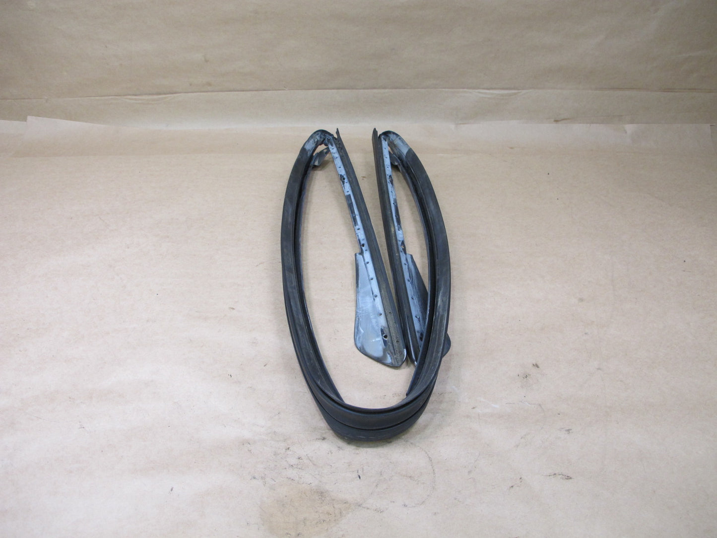 2005-2008 Porsche Boxster 987 Front Windshield Weatherstrip Rubber Seal