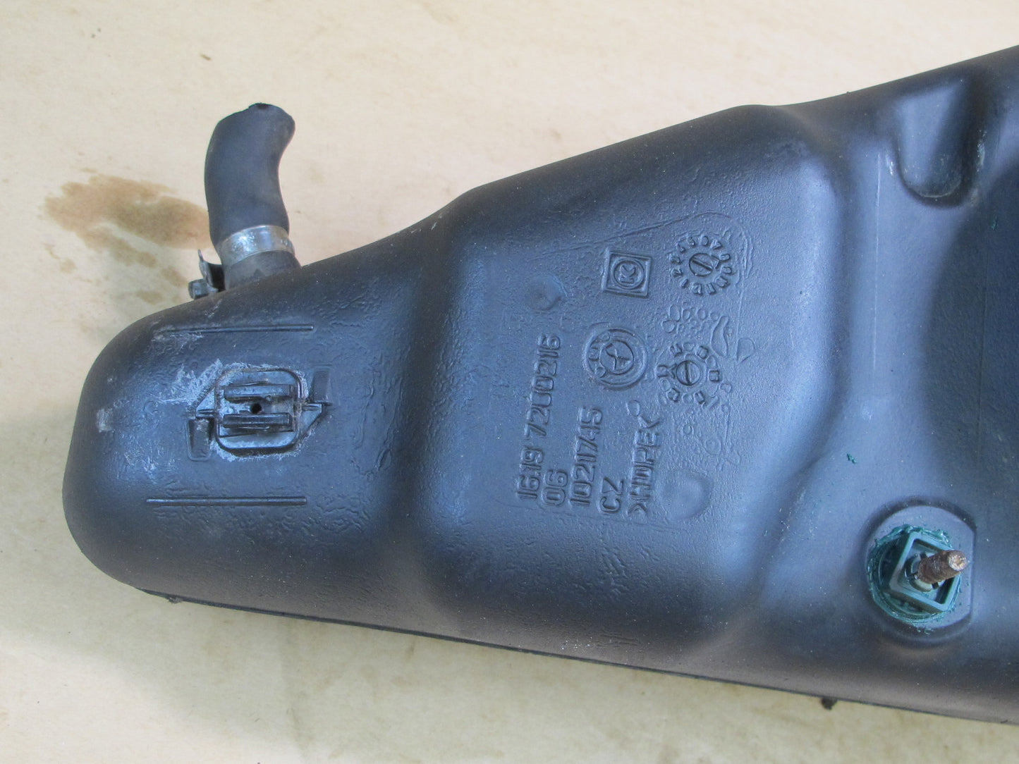 14-18 BMW F30 F31 328d 328dX EXHAUST FLUID SCR CONTAINER ACTIVE TANK OEM