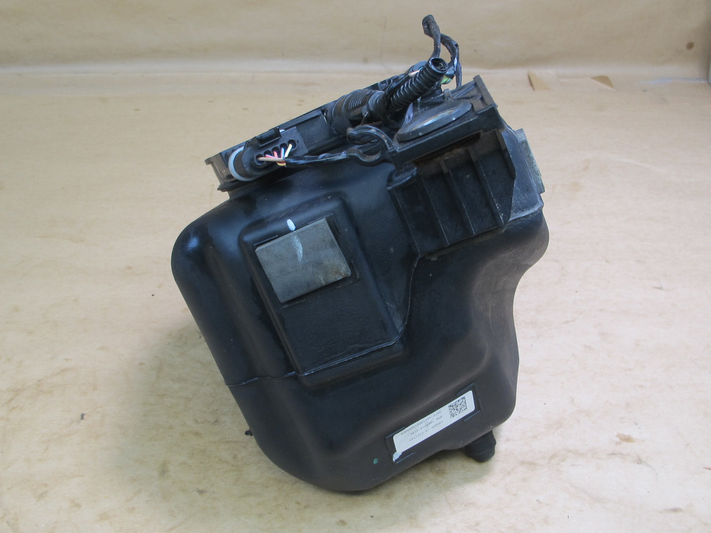 14-18 BMW F30 F31 328d 328dX EXHAUST FLUID SCR CONTAINER ACTIVE TANK OEM