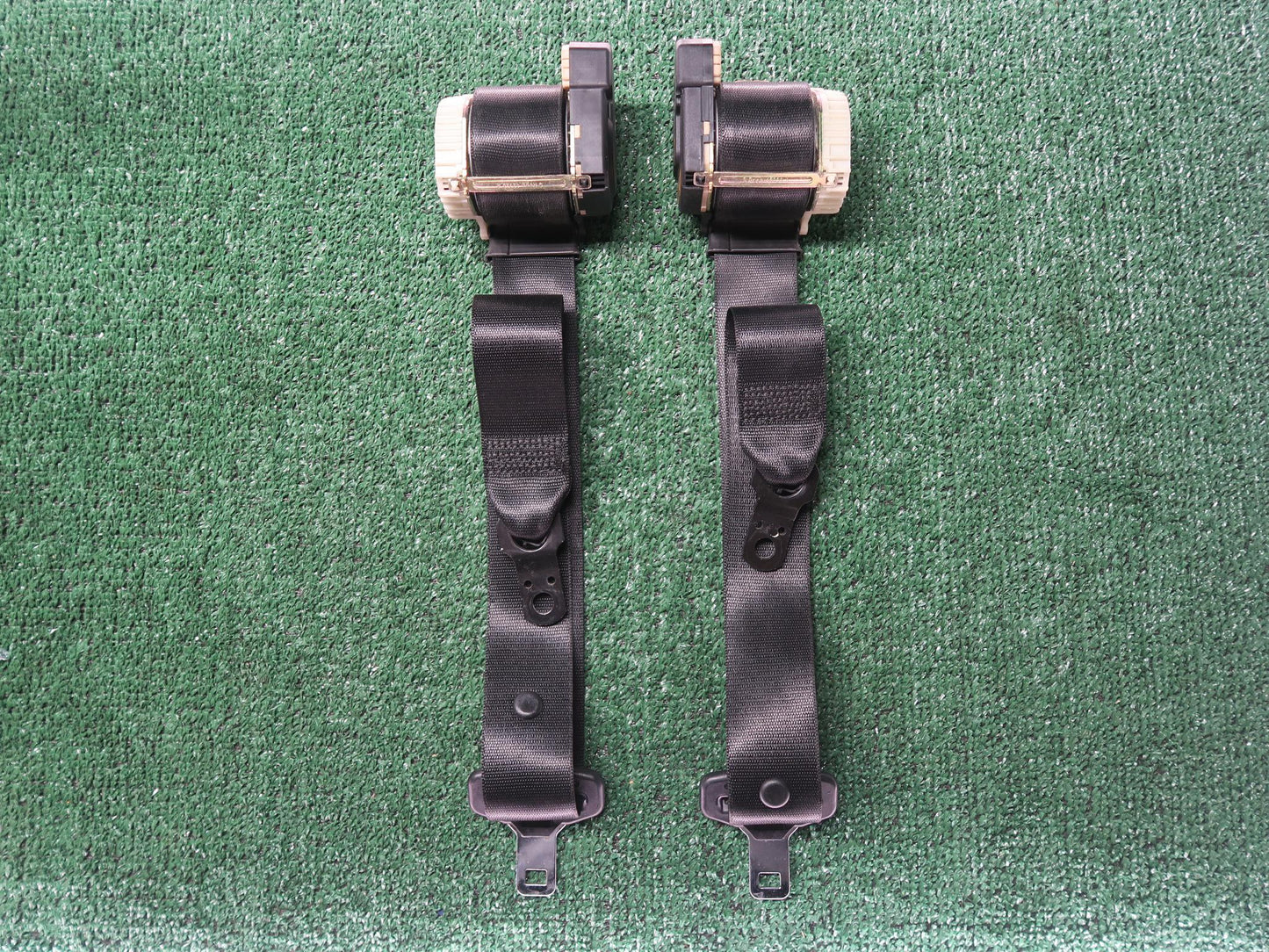 03-08 BMW E85 Z4 FRONT LEFT & RIGHT SIDE SEATBELT RETRACTOR SET OEM