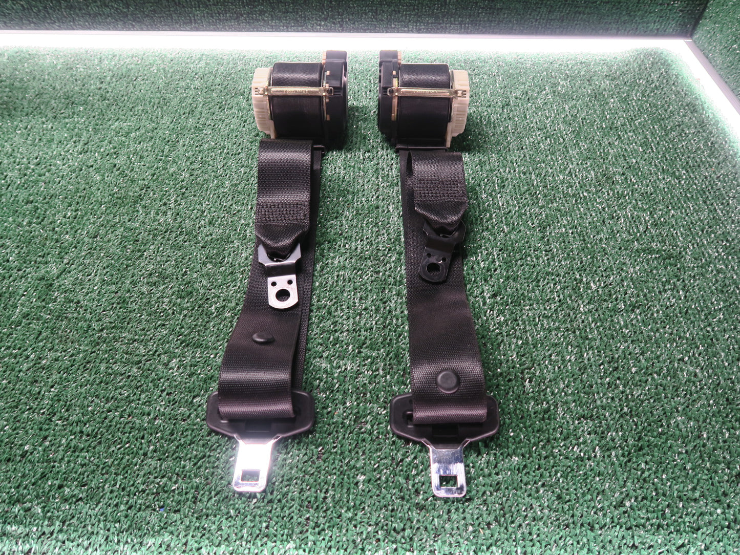 03-08 BMW E85 Z4 FRONT LEFT & RIGHT SIDE SEATBELT RETRACTOR SET OEM