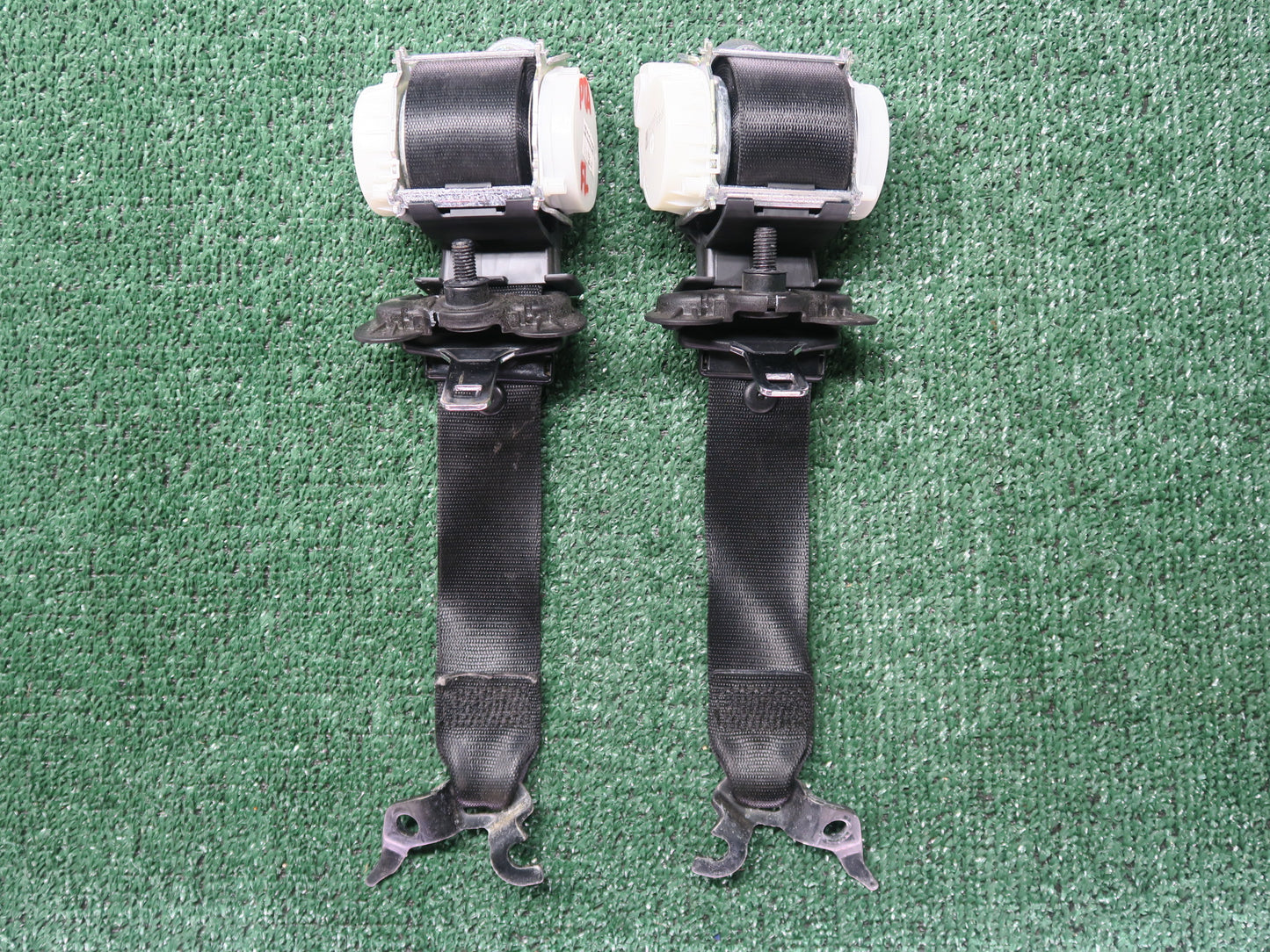 07-11 BMW E90 E91 3-SERIES FRONT RIGHT & LEFT SIDE SEATBELT RETRACTOR SET OEM