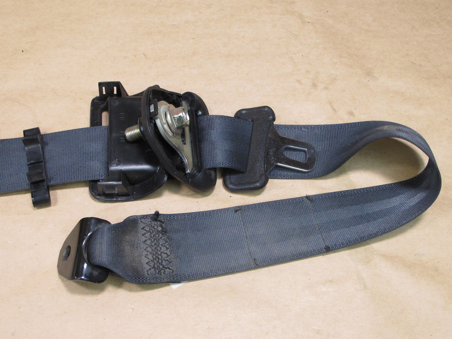 99-01 ISUZU VEHICROSS REAR RIGHT & LEFT SIDE SEATBELT RETRACTOR SET OEM