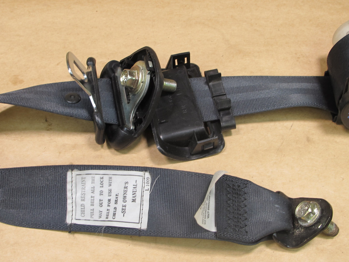 99-01 ISUZU VEHICROSS REAR RIGHT & LEFT SIDE SEATBELT RETRACTOR SET OEM