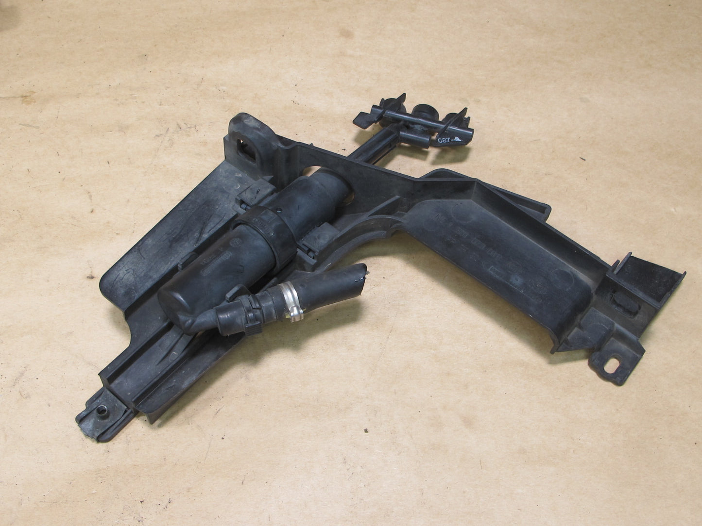 01-06 BMW E46 3-SERIES Front Headlight Washer Nozzle Bracket Support Set OEM