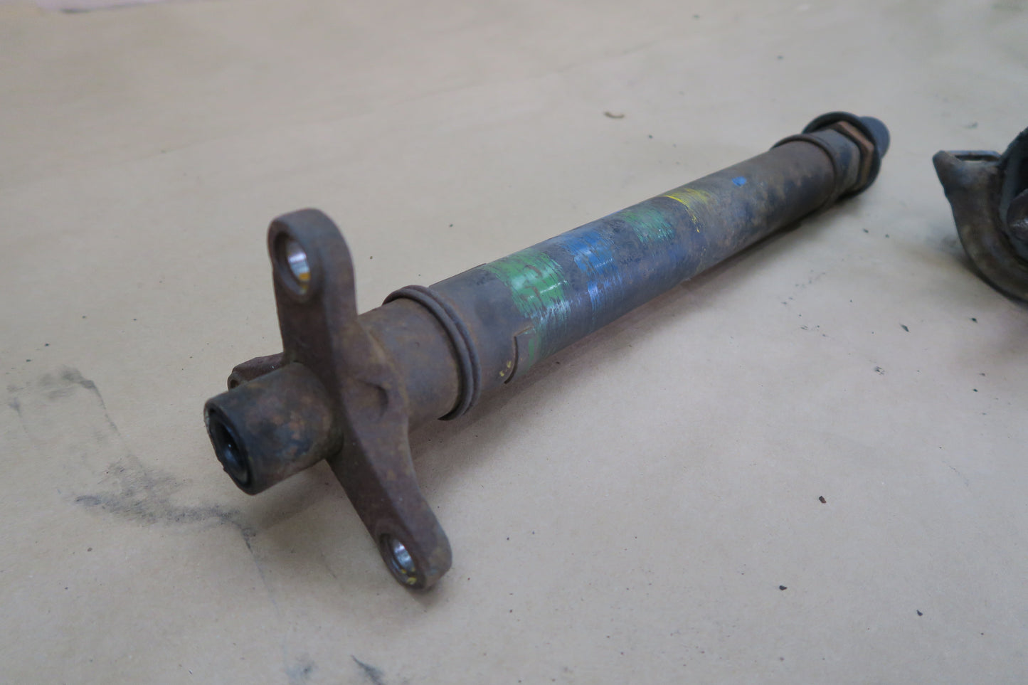 81-85 MERCEDES R107 380SL A/T REAR DRIVE SHAFT DRIVESHAFT OEM