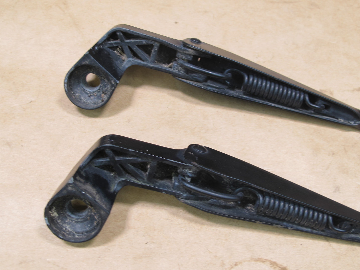 87-88 PORSCHE 924 S FRONT LEFT & RIGHT WINDSHIELD WIPER ARM SET OEM