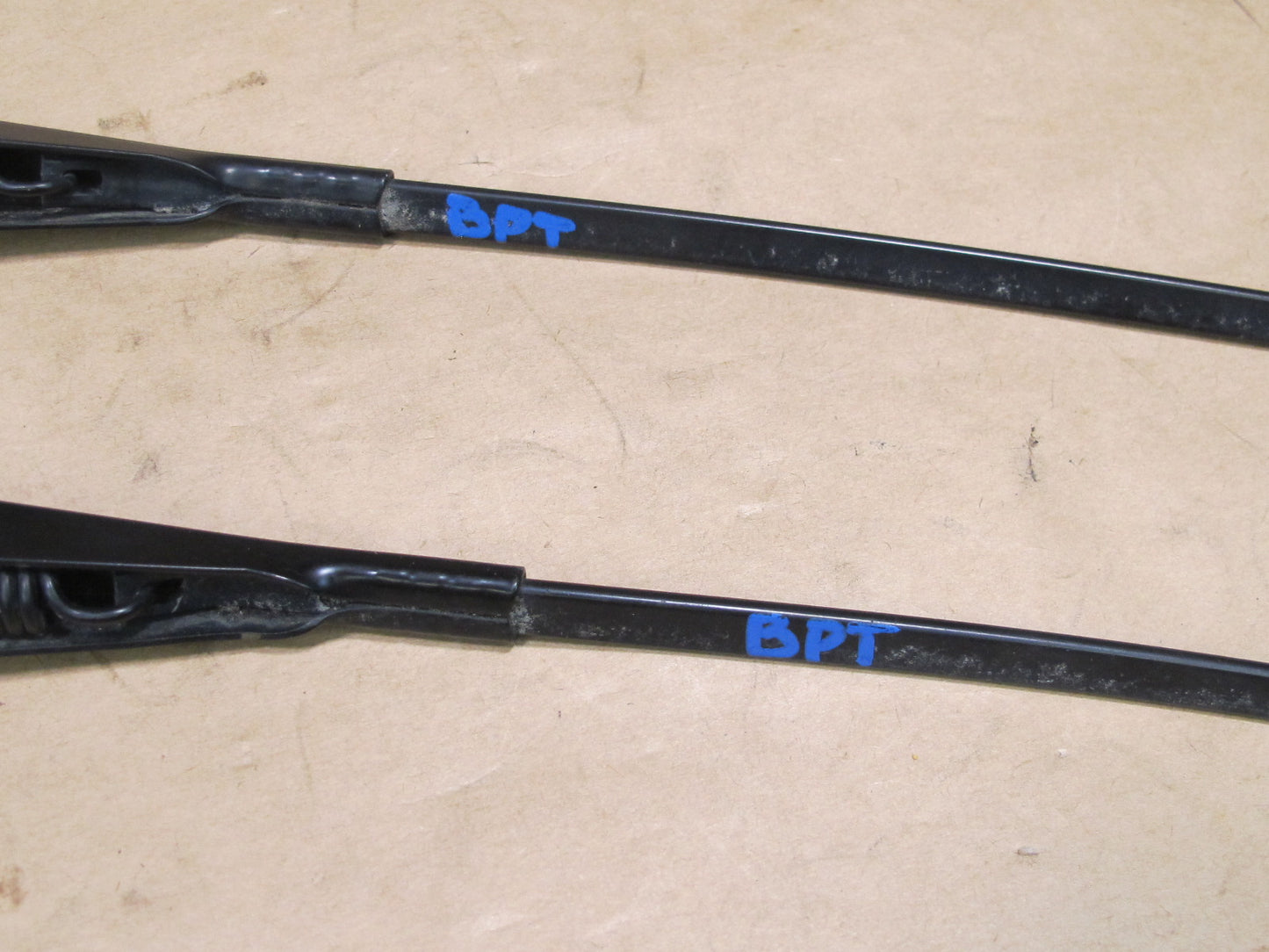 87-88 PORSCHE 924 S FRONT LEFT & RIGHT WINDSHIELD WIPER ARM SET OEM