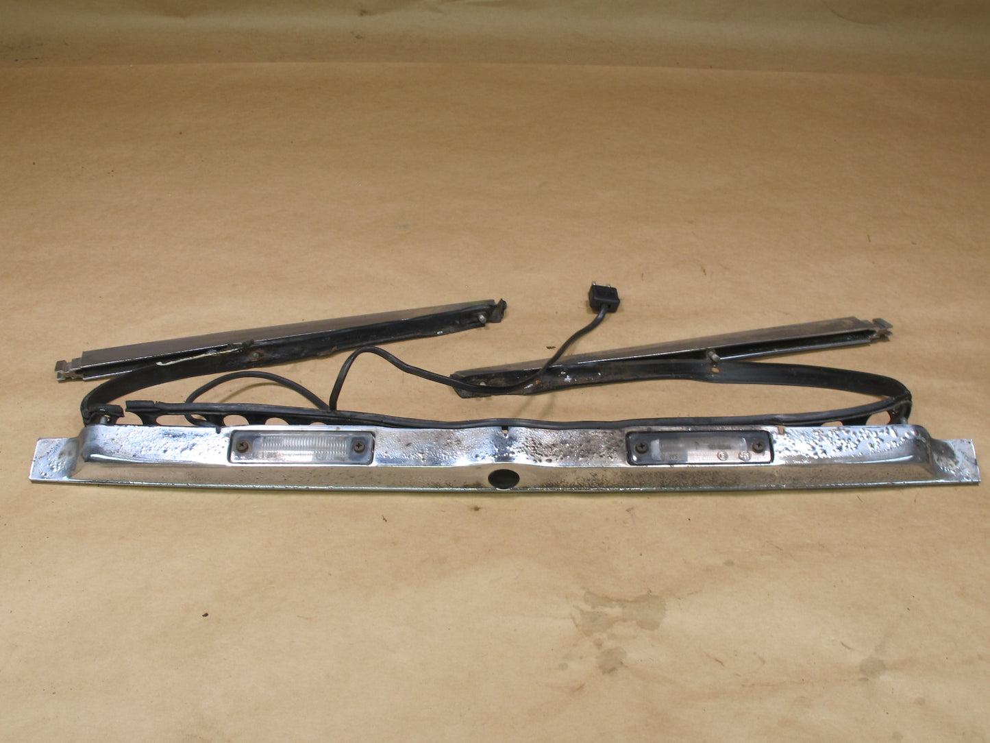 73-85 MERCEDES R107 REAR TRUNK LID LICENSE PLATE LIGHT LAMP CHROME MOLDING OEM