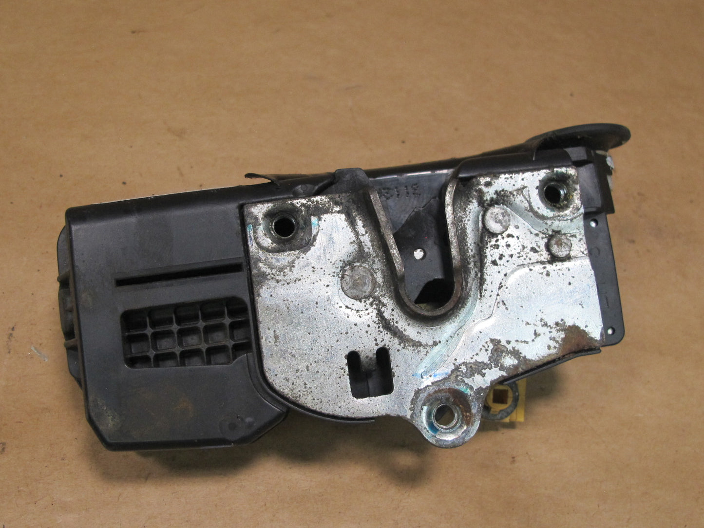 2003-2007 HUMMER H2 REAR LEFT DRIVER SIDE DOOR LOCK LATCH ACTUATOR