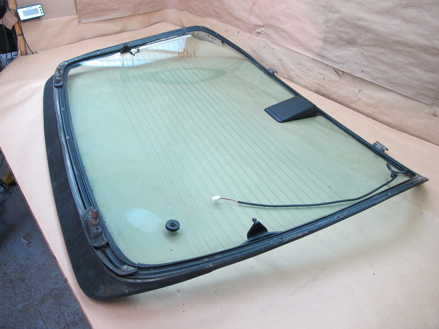 87-88 PORSCHE 924 S REAR HATCH GLASS PANEL HEATED W THIRD BRAKE LIGHT OEM