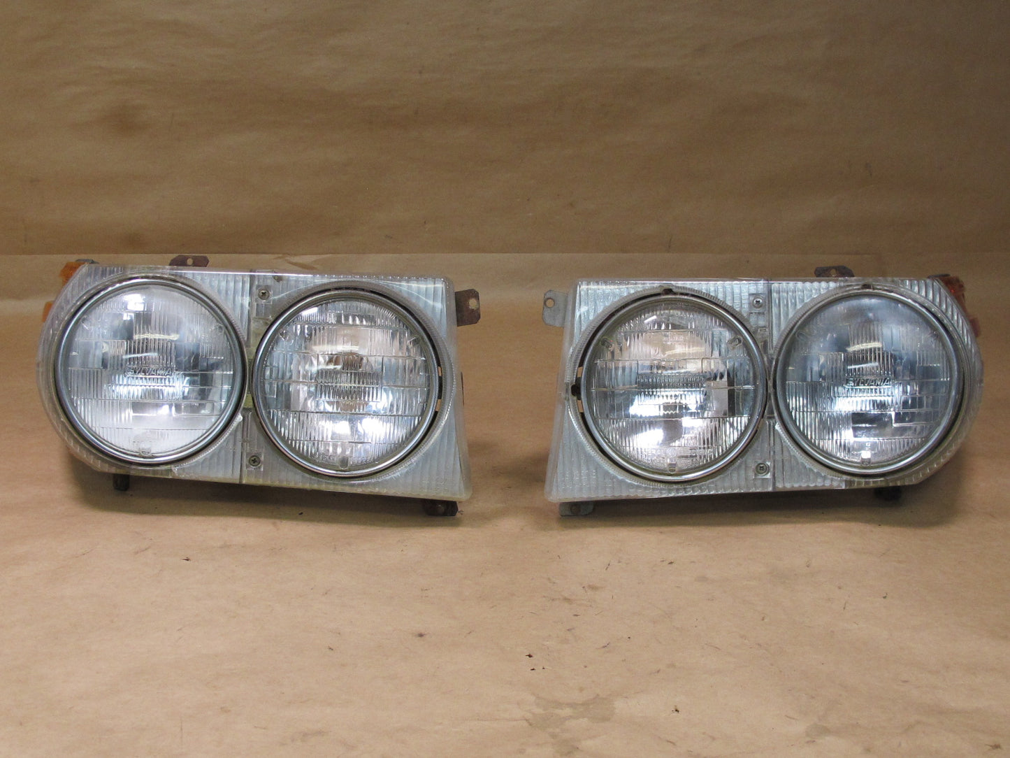 73-85 MERCEDES R107 SET OF 2 FRONT LEFT & RIGHT HALOGEN HEADLIGHT LAMP OEM