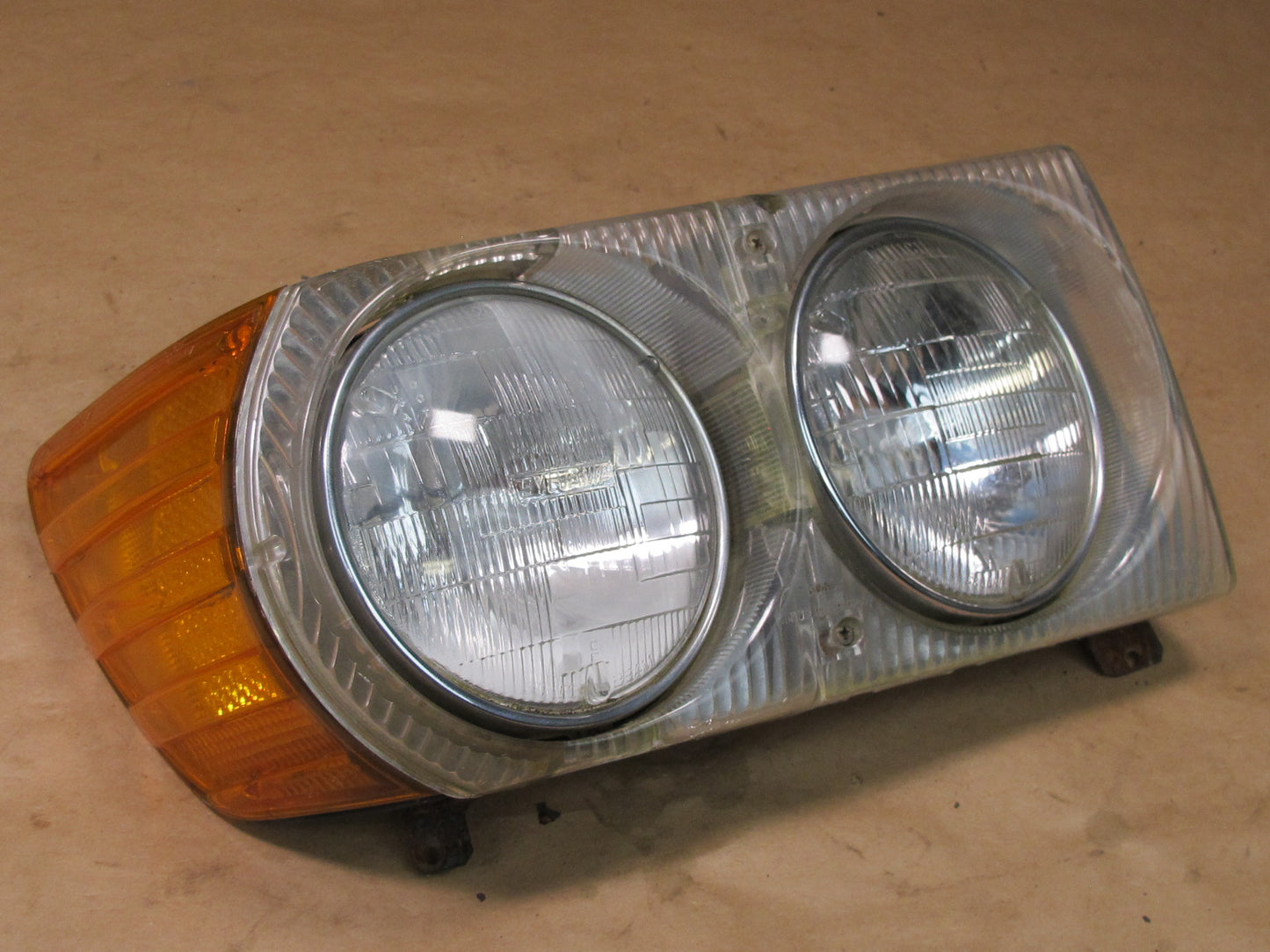 73-85 MERCEDES R107 SET OF 2 FRONT LEFT & RIGHT HALOGEN HEADLIGHT LAMP OEM