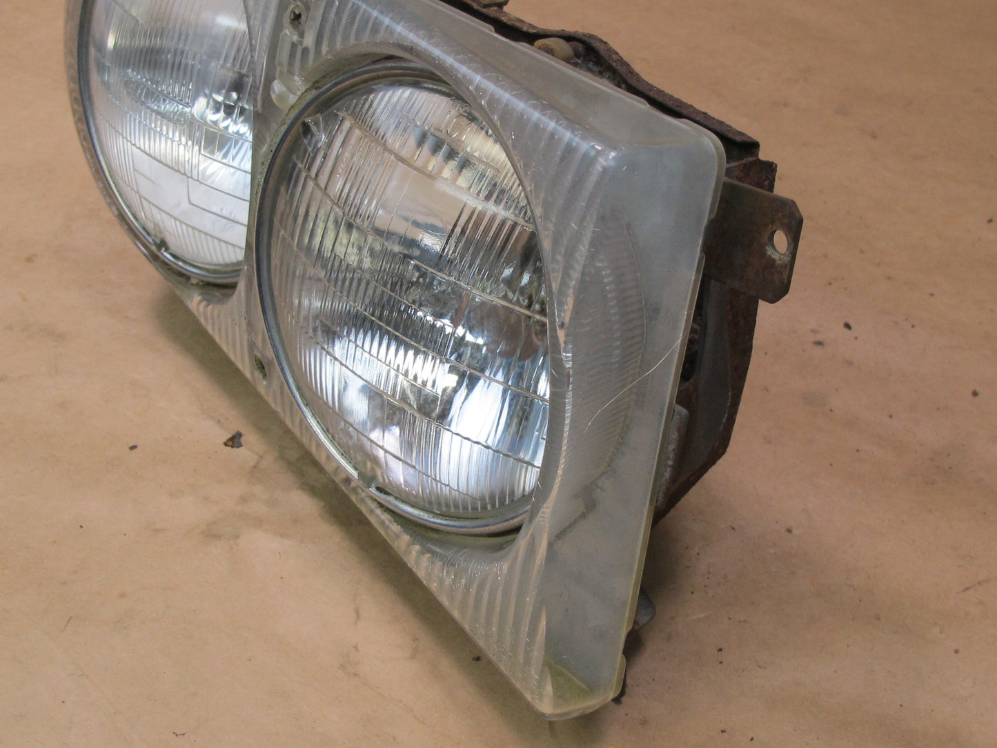 73-85 MERCEDES R107 SET OF 2 FRONT LEFT & RIGHT HALOGEN HEADLIGHT LAMP OEM