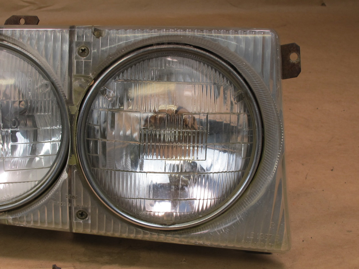 73-85 MERCEDES R107 SET OF 2 FRONT LEFT & RIGHT HALOGEN HEADLIGHT LAMP OEM