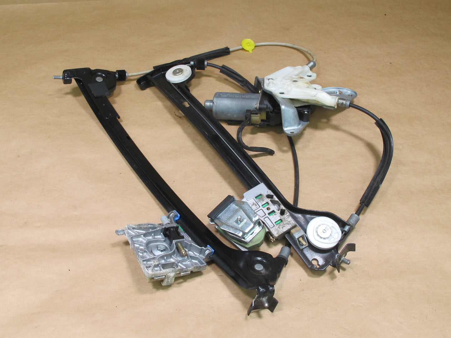 05-08 CHRYSLER CROSSFIRE CONVERTIBLE FRONT LEFT WINDOW REGULATOR & MOTOR OEM