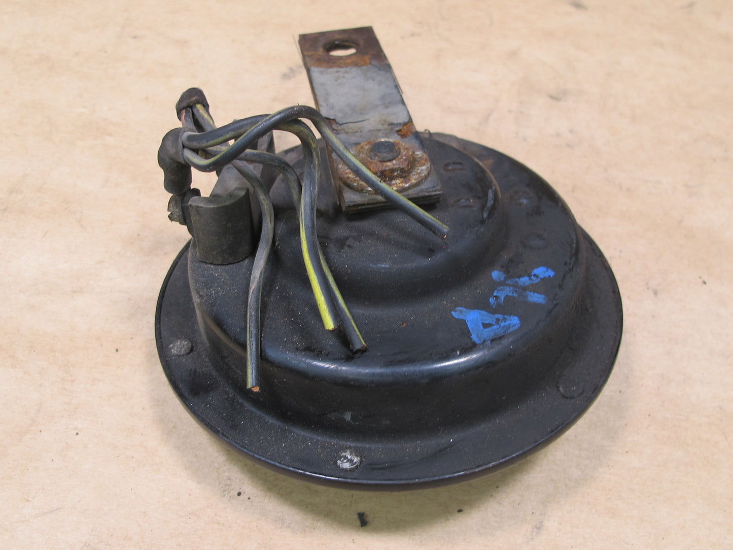 73-85 MERCEDES R107 ANTI THEFT ALARM HORN SIREN OEM