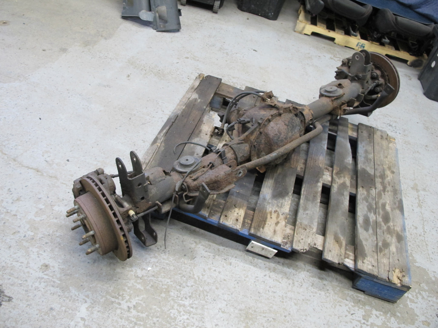 2003-2007 HUMMER H2 AWD 6.0L REAR AXLE DIFFERENTIAL W/ CALIPER & AXLE SHAFTS SET