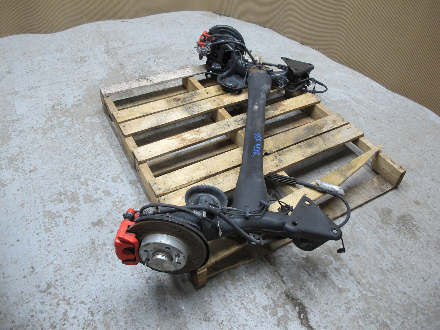 12-19 FIAT 500 ABARTH REAR SUBFRAME CROSSMEMBER W SPINDLE KNUCKLE & BRAKES OEM