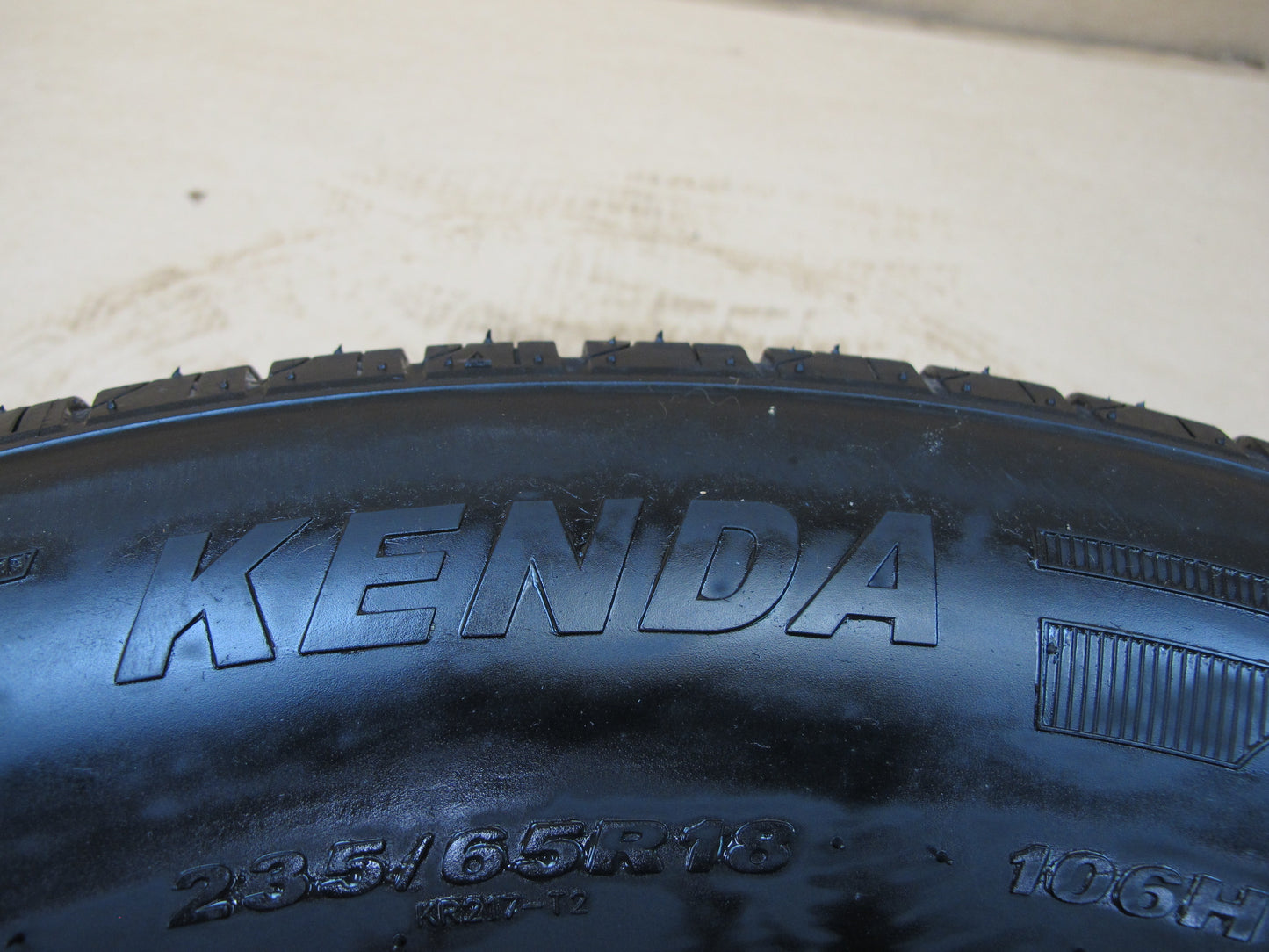 SET OF 2 KENDA KENETICA TOURING A/S TIRE 235/65 R18 106H 0621 4122 7/32 TREAD