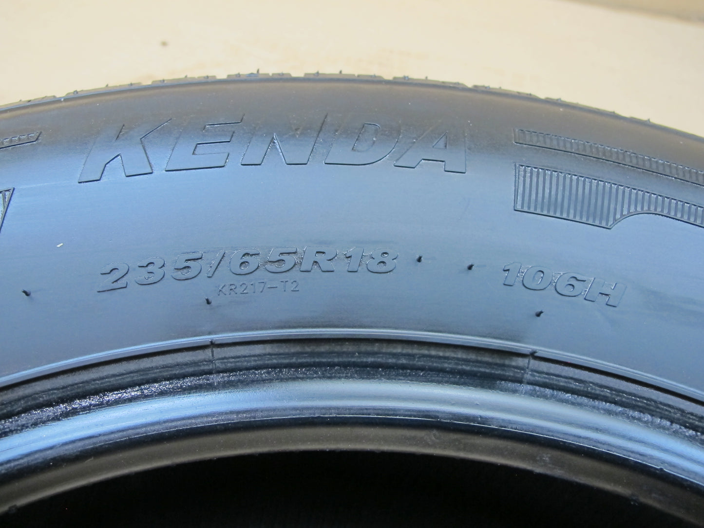 SET OF 2 KENDA KENETICA TOURING A/S TIRE 235/65 R18 106H 0621 4122 7/32 TREAD