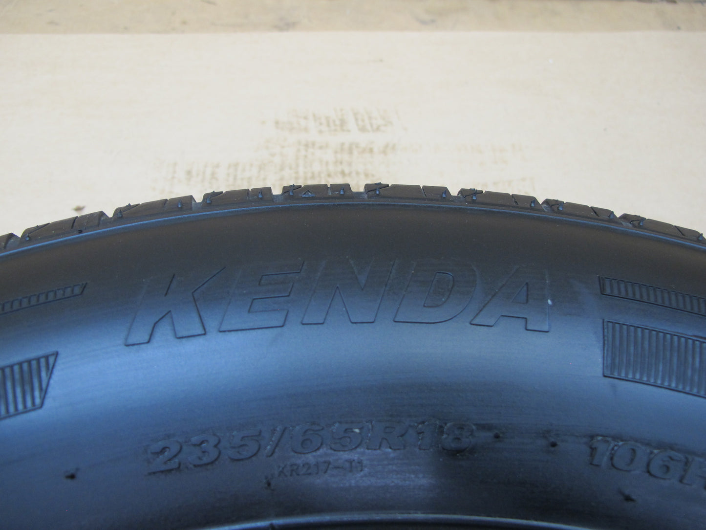 SET OF 2 KENDA KENETICA TOURING A/S TIRE 235/65 R18 106H 0621 4122 7/32 TREAD