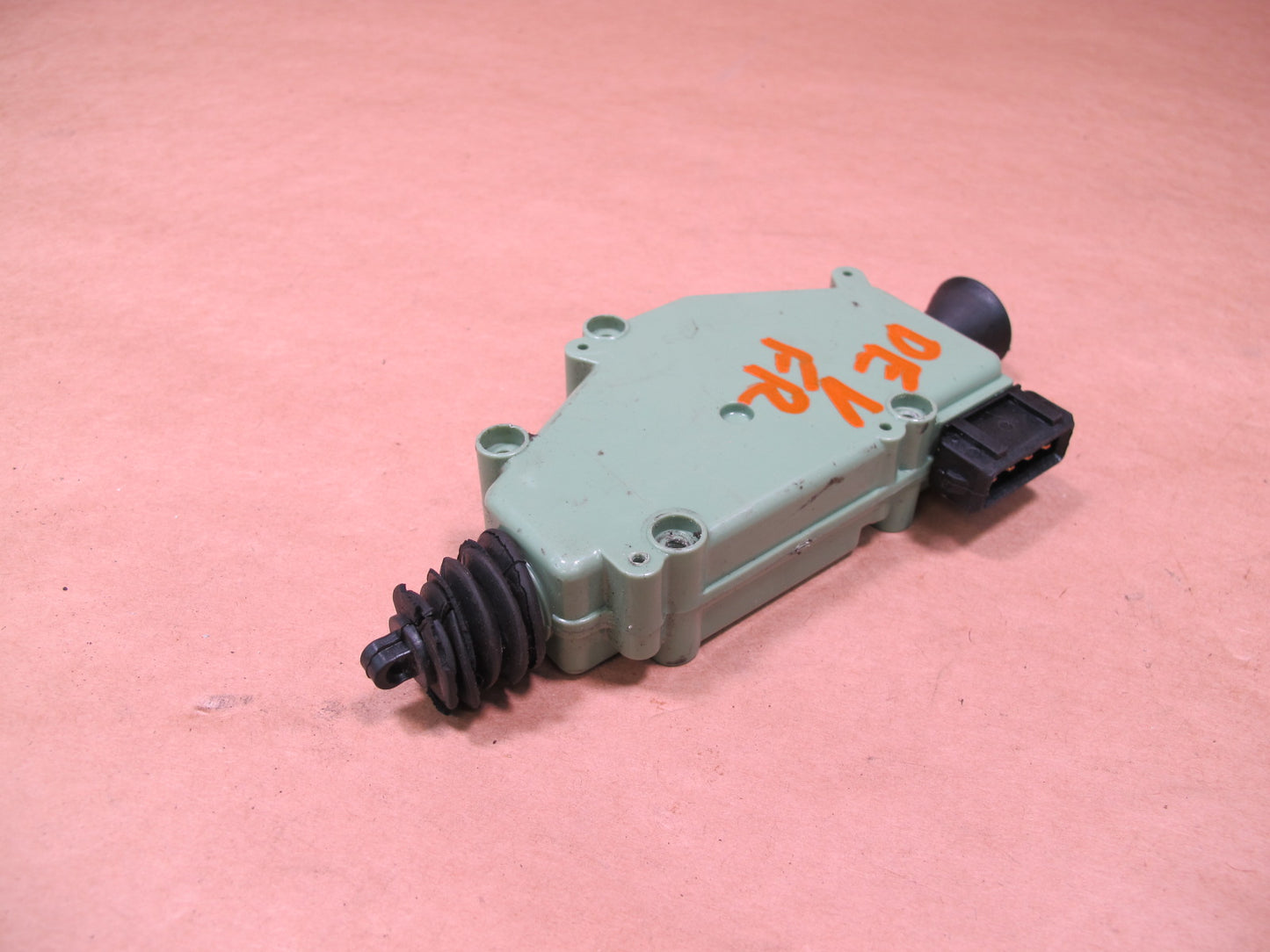 97-03 VW EUROVAN T4 AFTERMARKET RIGHT DOOR LOCK ACTUATOR MOTOR RV31530001