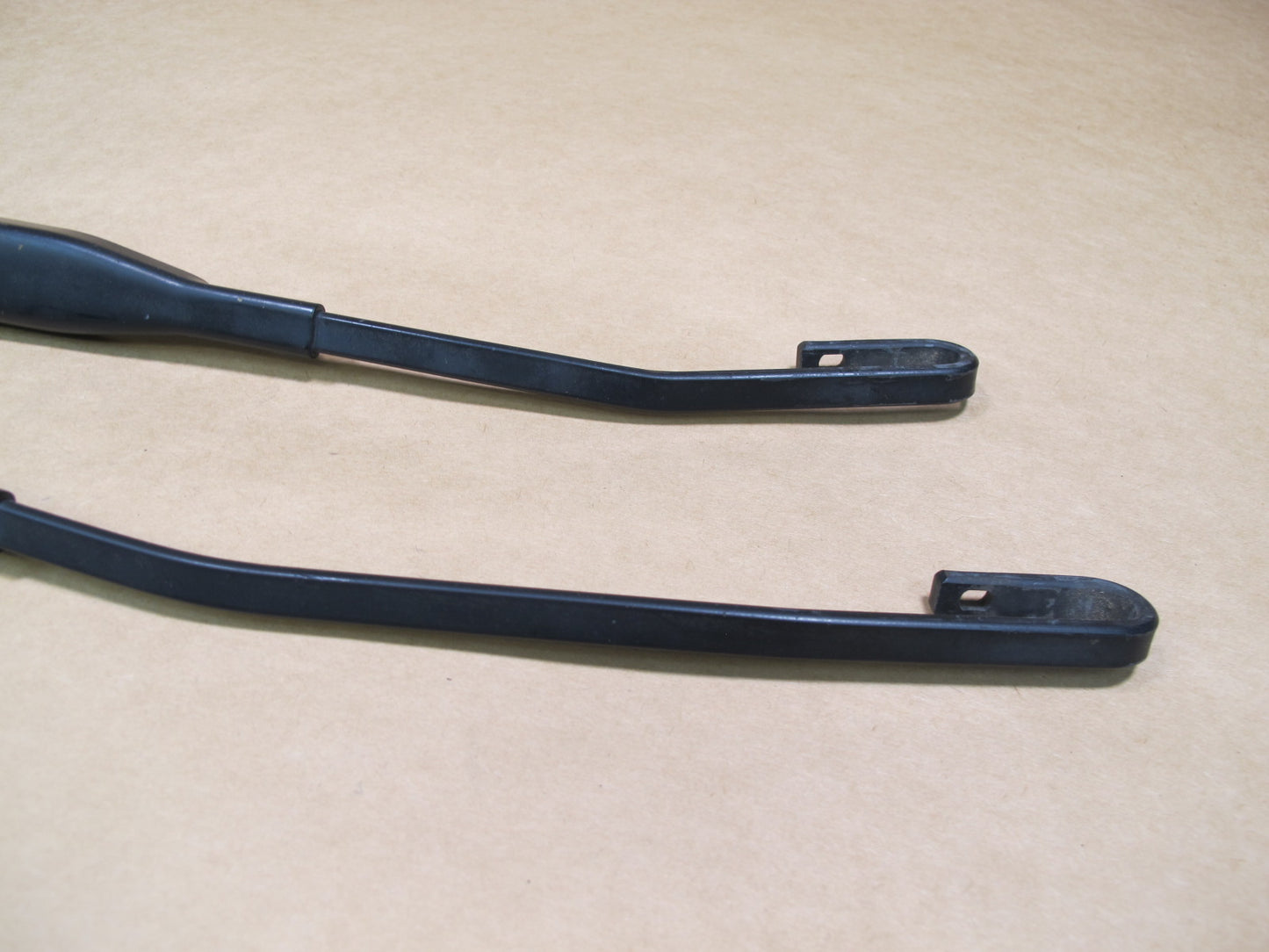 04-08 CHRYSLER CROSSFIRE SET OF 2 FRONT WINDSHIELD RIGHT & LEFT WIPER ARM OEM