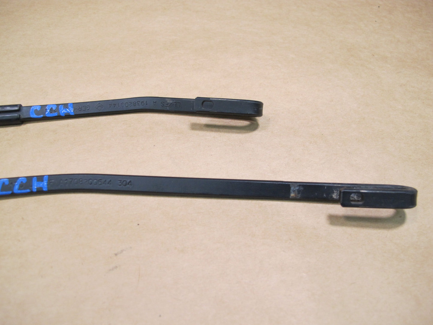 04-08 CHRYSLER CROSSFIRE SET OF 2 FRONT WINDSHIELD RIGHT & LEFT WIPER ARM OEM