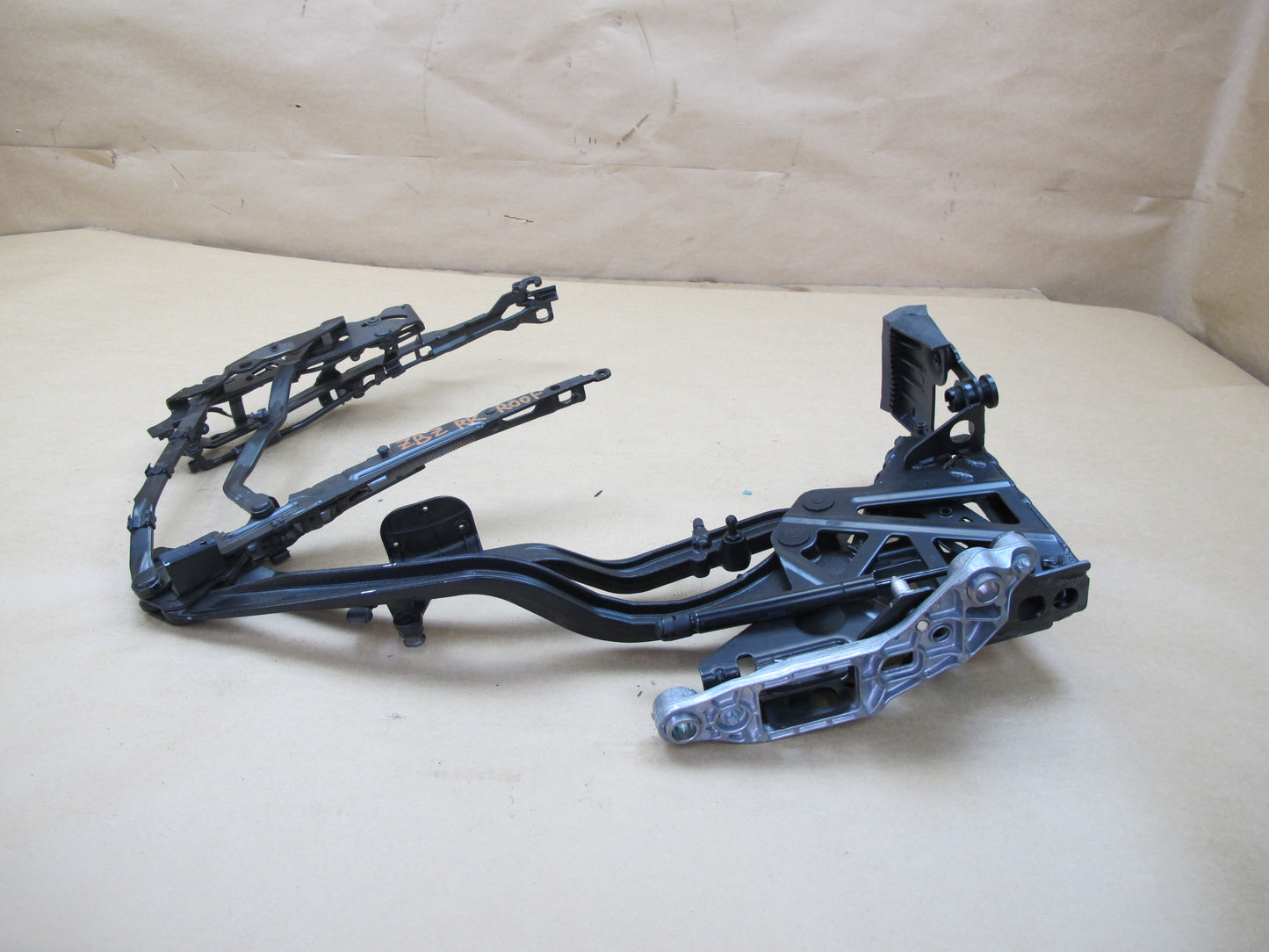 09-16 BMW E89 Z4 CONVERTIBLE REAR RIGHT FOLDING HARD ROOF TOP  FRAME HINGE OEM