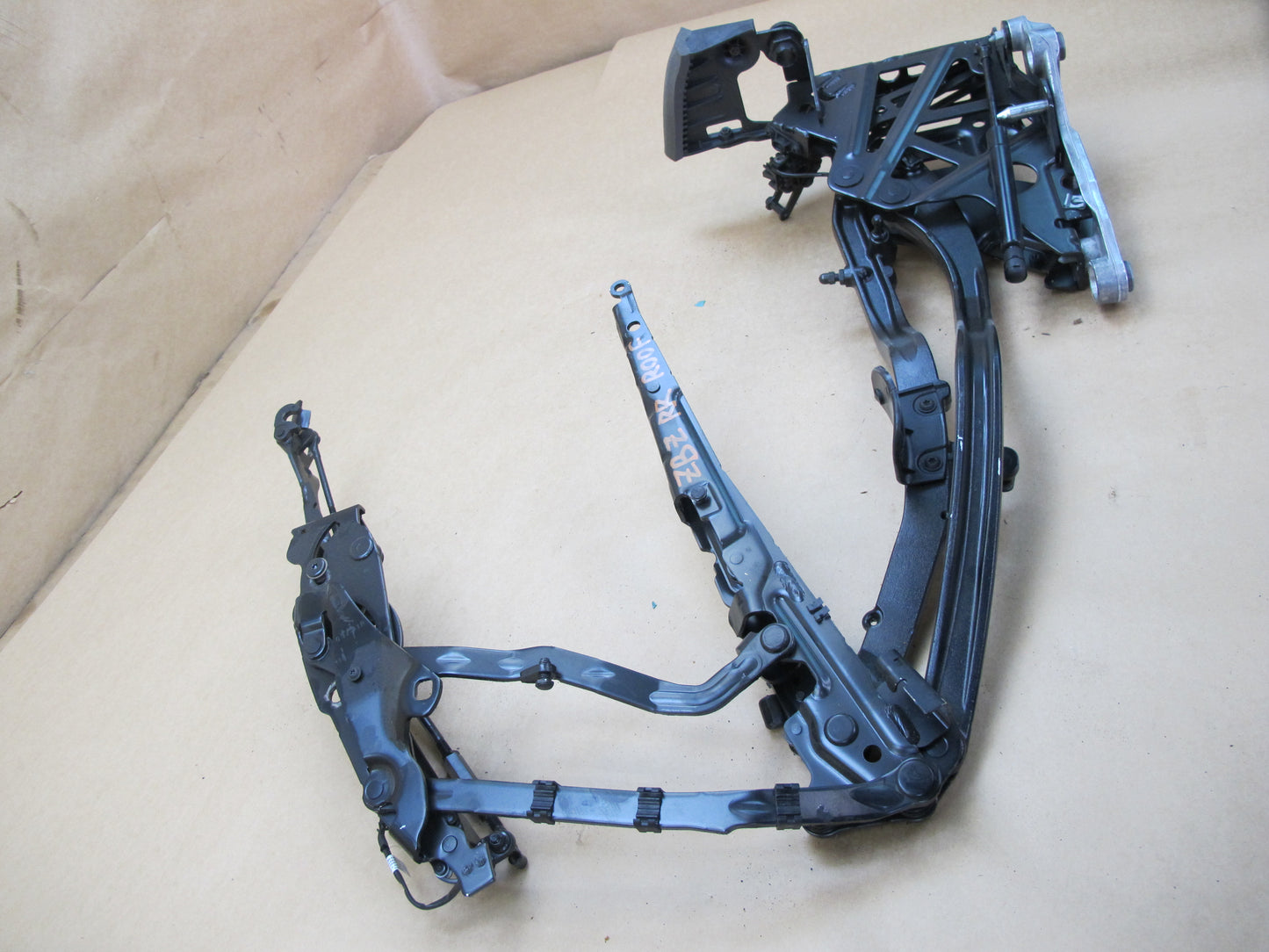 09-16 BMW E89 Z4 CONVERTIBLE REAR RIGHT FOLDING HARD ROOF TOP  FRAME HINGE OEM