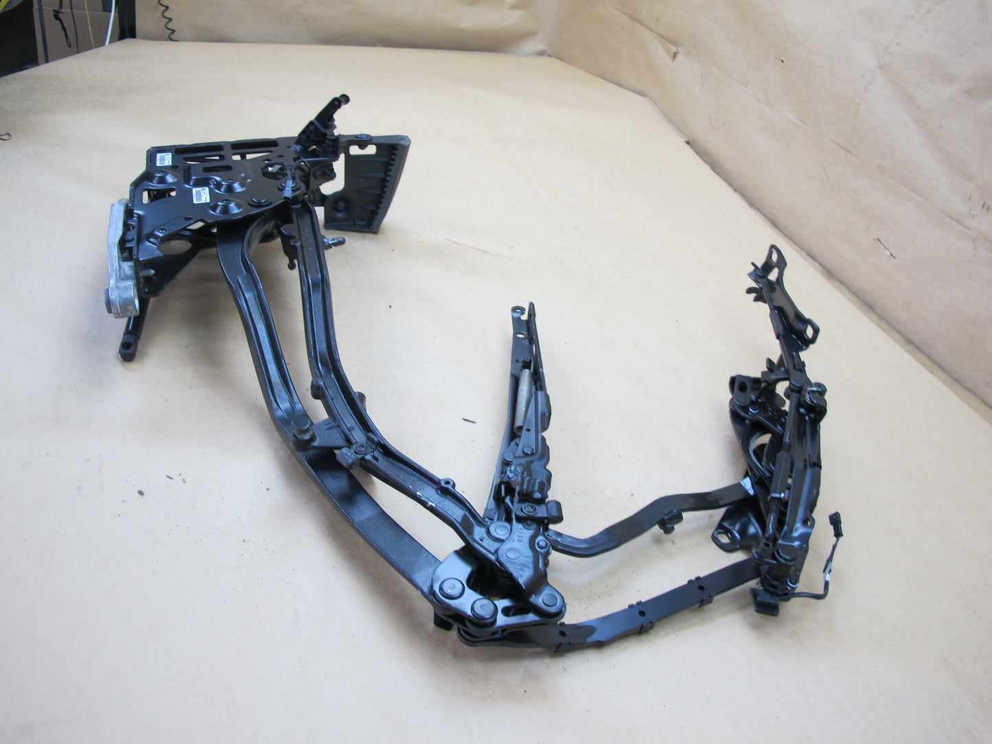 09-16 BMW E89 Z4 CONVERTIBLE REAR RIGHT FOLDING HARD ROOF TOP  FRAME HINGE OEM